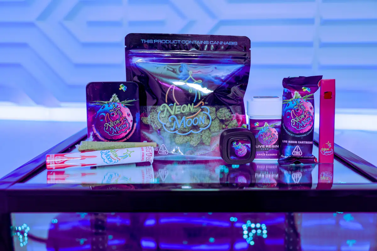 Neon Moon 14 (1)
